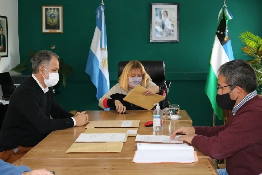 Abrieron sobres con ofertas para la compra de equipos de calefacción destinados a edificios escolares