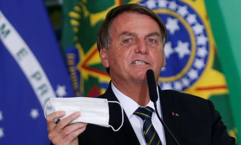 Bolsonaro fue abucheado cuando intentó subir a un avión comercial