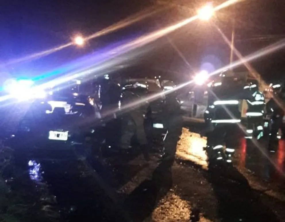 Mordió la banquina y su vehículo se descontroló: chocó contra otro auto