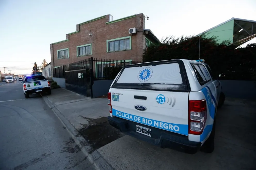 Delincuentes robaron dólares, euros y más de 150.000 pesos de una distribuidora 