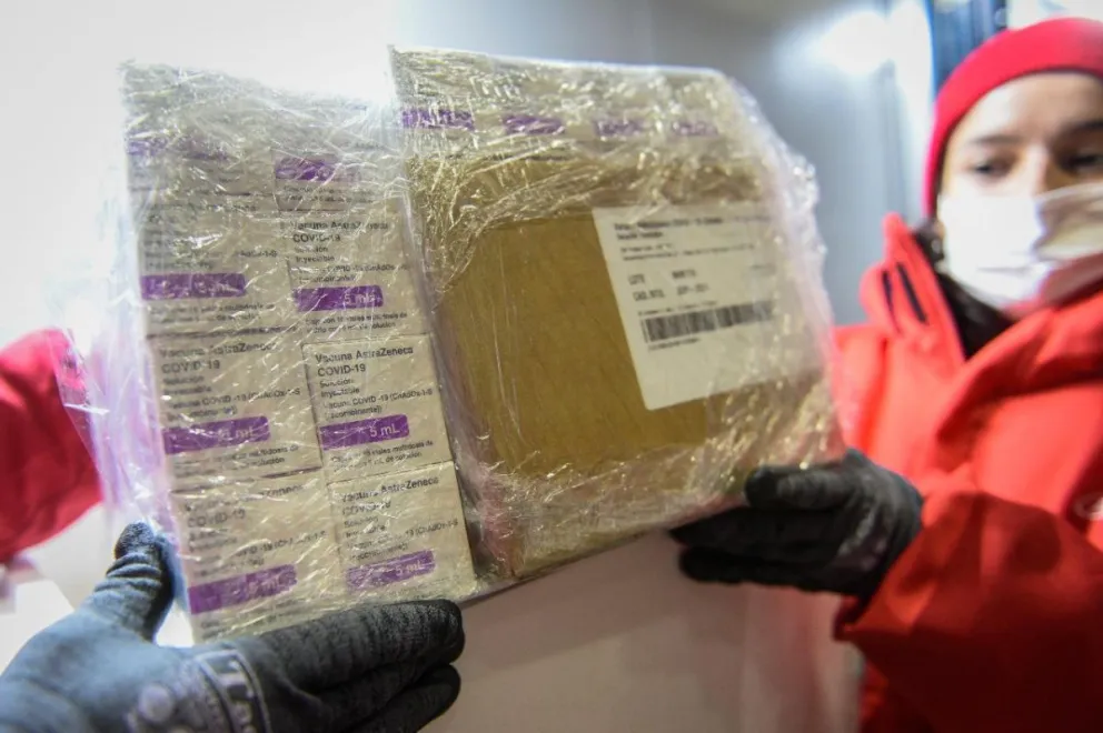 El Gobierno distribuye hoy 811.100 Astrazeneca en todo el país
