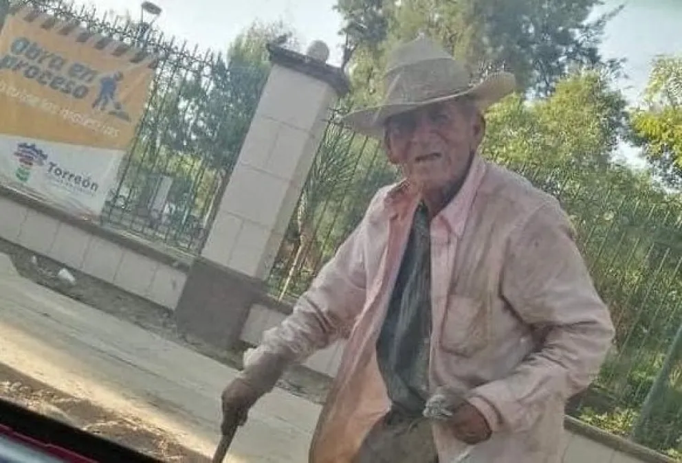 Tiene 108 años y vivía en la calle hasta que una familia lo adoptó