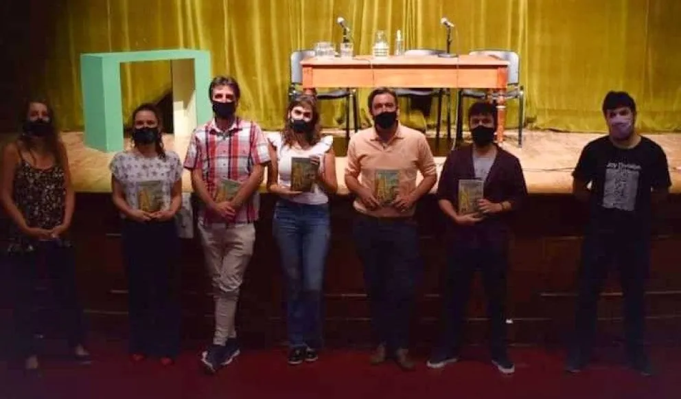 El FER distribuye libros y avanza con nuevas ediciones