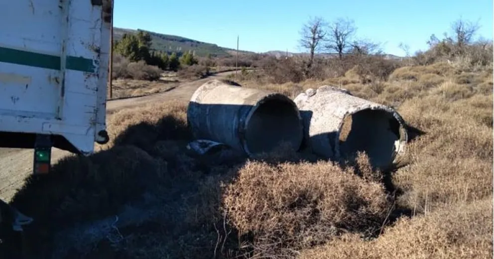 Realizan tareas de mantenimiento y mejoras en el camino a Ñirihuau y Valle del Challhuaco