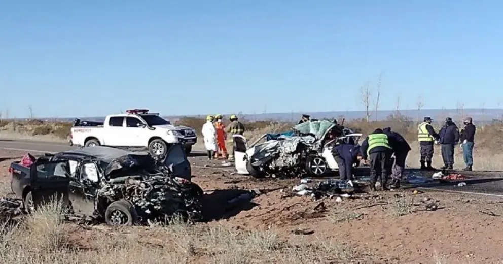 Los tres heridos en el tremendo choque frontal siguen graves  