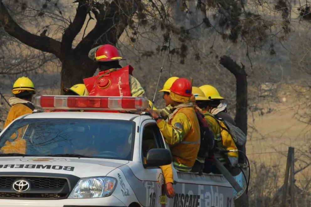 Se promulgó la ley de ayuda al bombero voluntario: cuáles son los beneficios