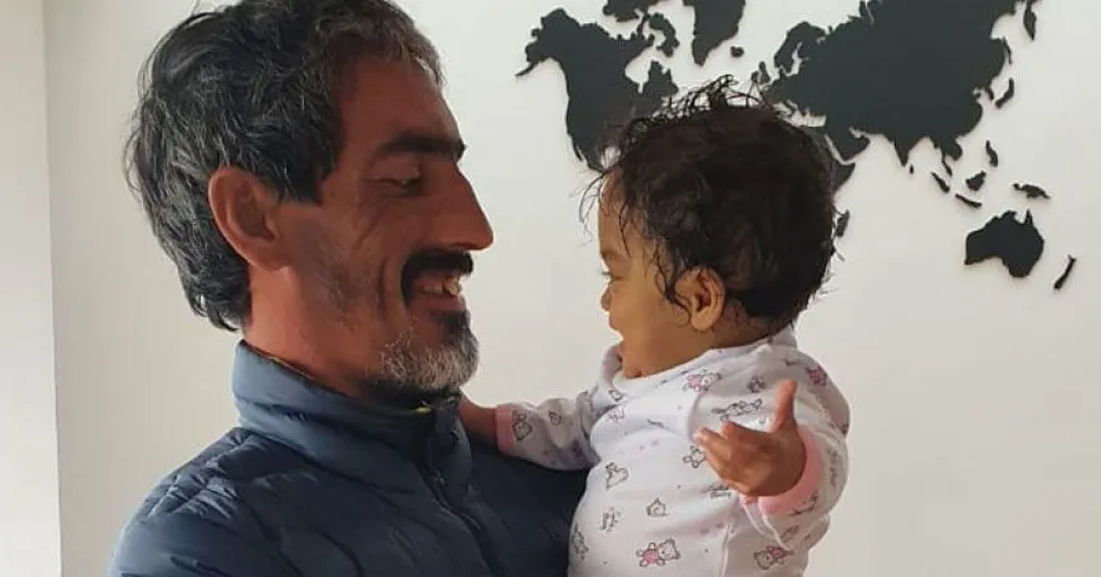 Pía recibió el trasplante de parte del hígado de su papá