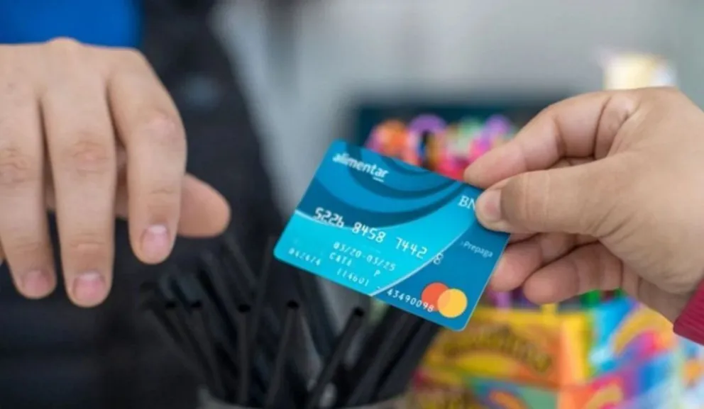 Tarjeta Alimentar: el Gobierno analiza quitar el pago del IVA a los beneficiarios