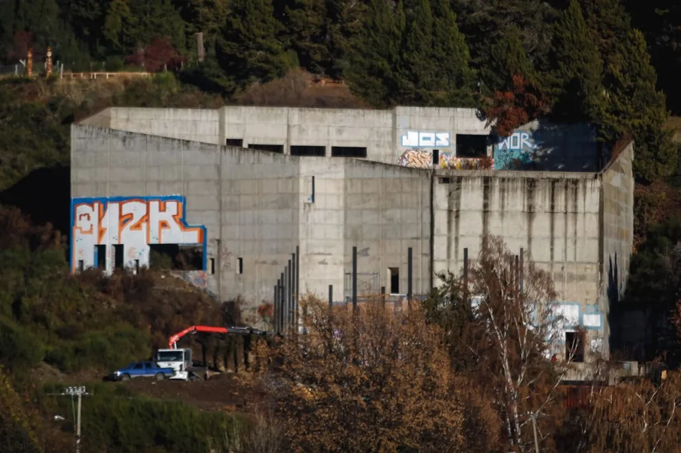 El edificio del Centro de Congresos y Convenciones (CCyC) permanece hace muchos años como una obra inconclusa / Foto de archivo Matías Garay 