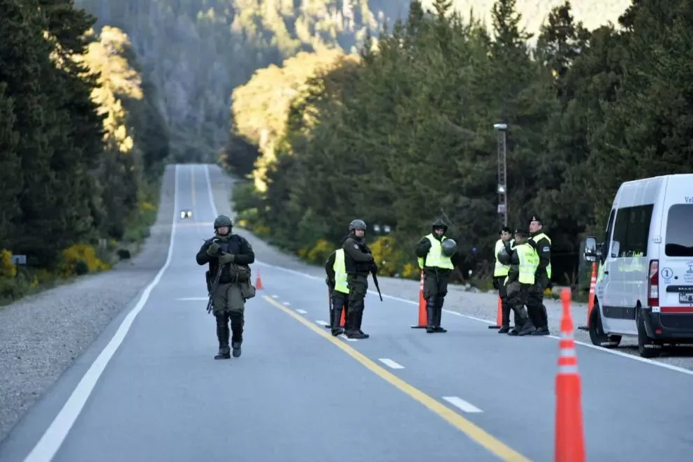 Con un pie adentro: detuvieron a cinco chilenos que ingresaron por un paso ilegal