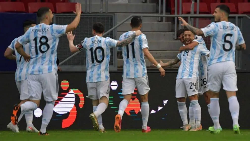 Con un golazo del Papu Gómez Argentina le ganó 1 a 0 a Paraguay 