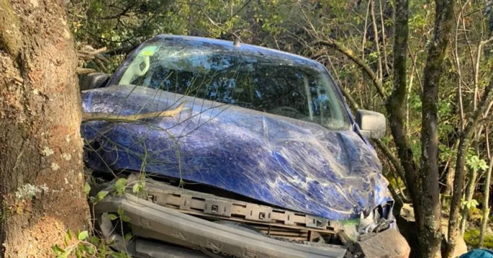 Se desbarrancaron en el camino a Tronador y resultaron ilesos: destacan la intervención de los rescatistas