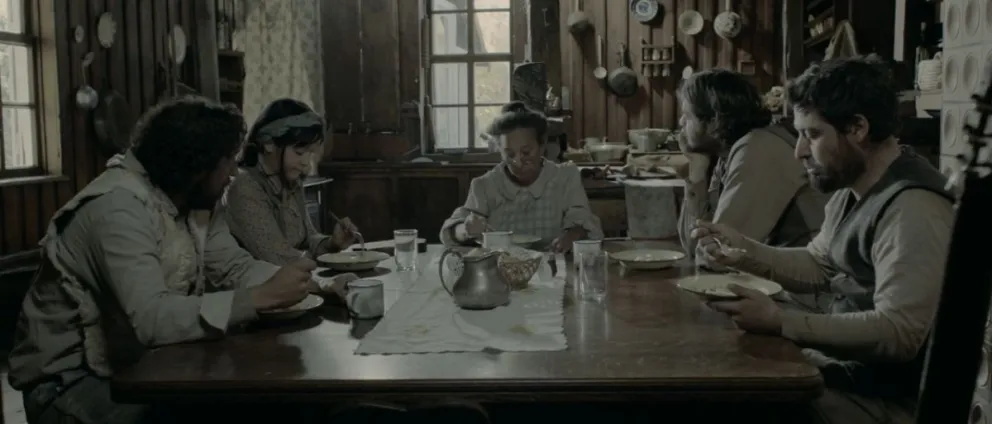 Medio pueblo en la pantalla