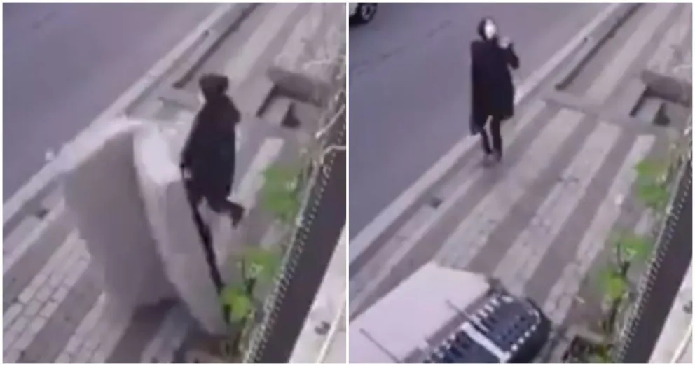 Video: un hombre tiró un sillón por la ventana y casi aplasta a su vecina