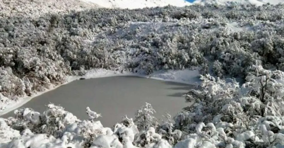Advierten que están prohibidas las actividades en espejos de agua congelados en el Parque Nacional Nahuel Huapi  