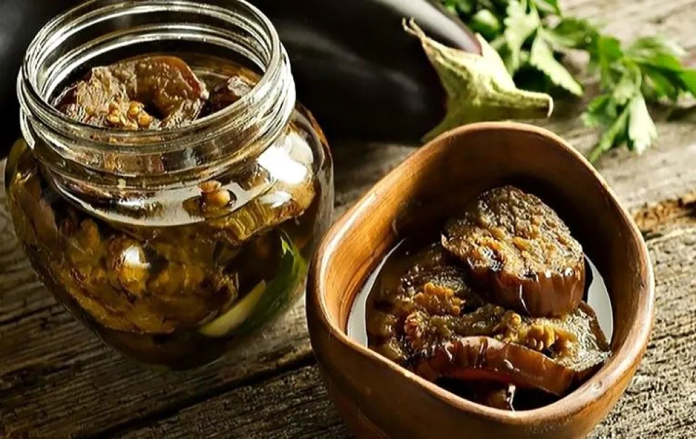 Cómo preparar unas riquísimas berenjenas al escabeche en tres simples pasos