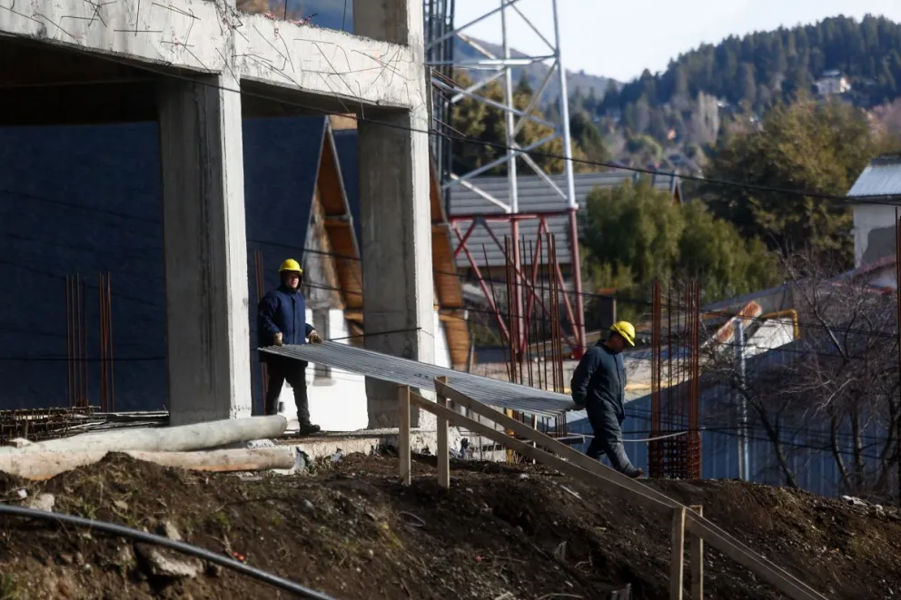 La medida busca priorizar el empleo para quienes vivan en la ciudad, ante el aumento de contrataciones externas, indica el dictamen. (Foto de archivo: Matías Garay)