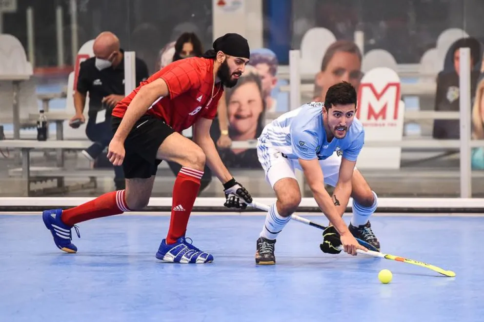 Con dos barilochenses en el plantel, Argentina ganó dos y es puntero