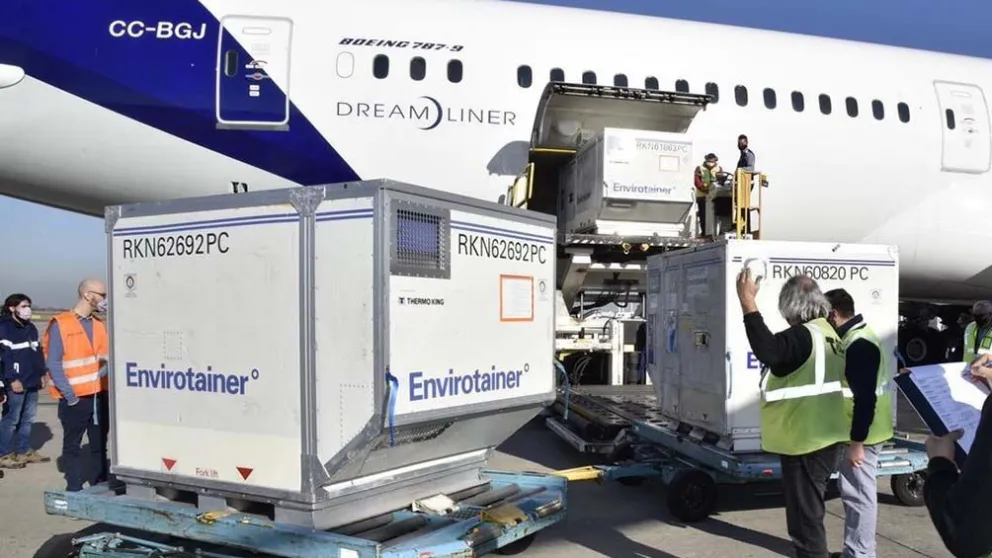 Llegaron más vacunas AstraZeneca y el país alcanza casi las 25 millones de dosis