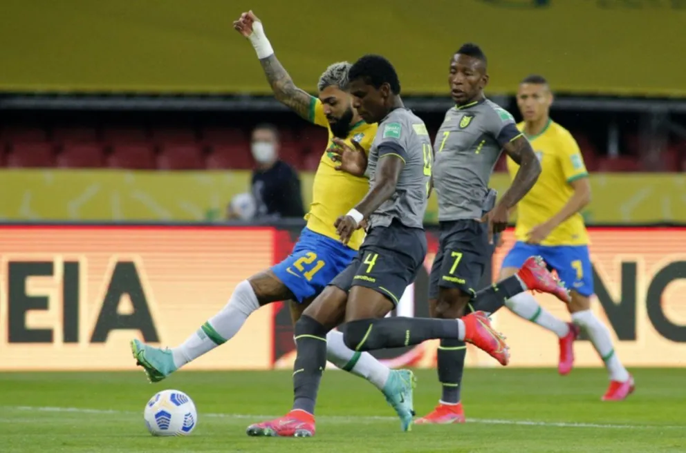 Ecuador va por el milagro y la clasificación ante Brasil