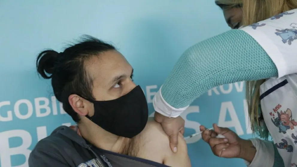 Los menores de 50 años y sin riesgos ya se pueden vacunar en todo el país