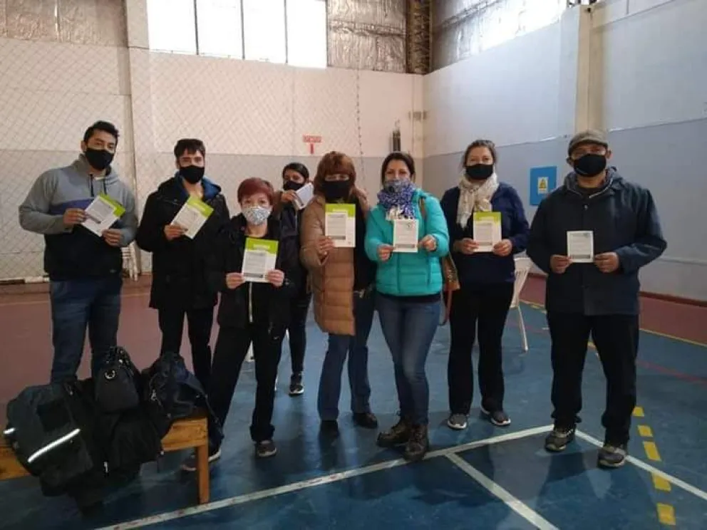 El personal del Registro Civil fue vacunado para poder seguir atendiendo 