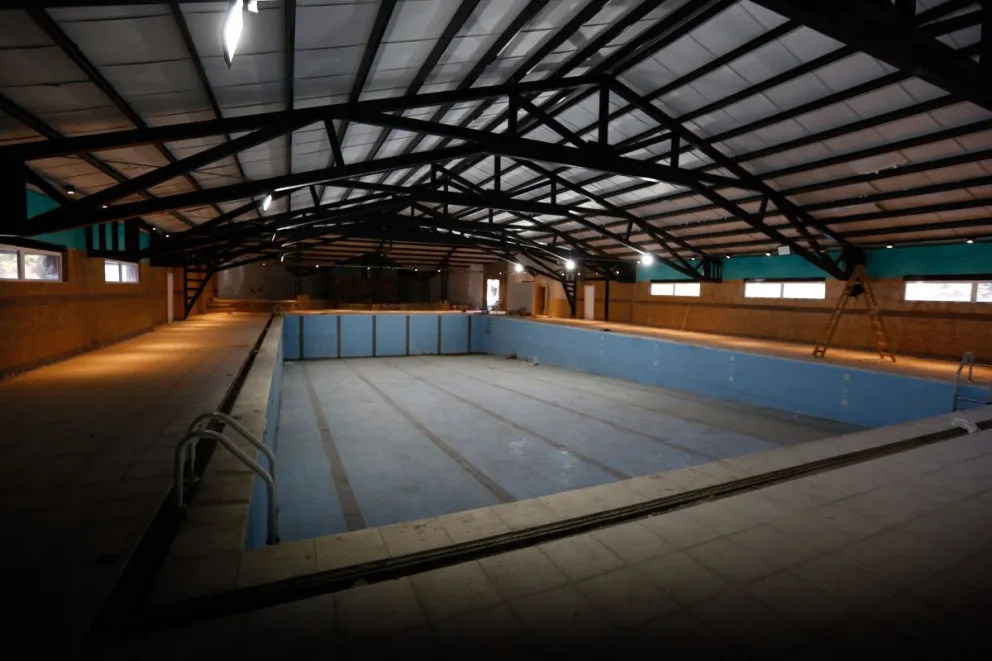 Estiman que en menos de dos meses podría estar inaugurada la pileta climatizada de AEC