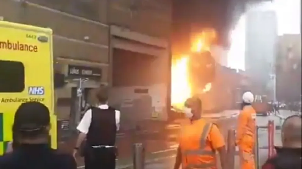 VIDEO: Una explosión causó un impresionante incendio en el Metro de Londres