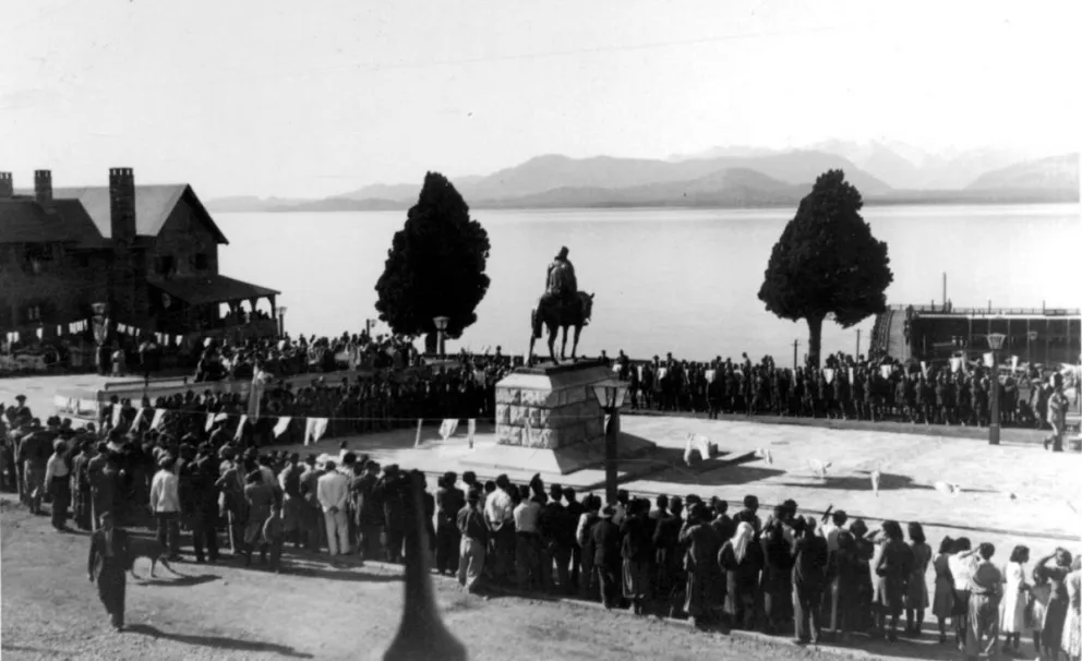 Toda la historia: ¿por qué Roca está en la plaza del Centro Cívico?