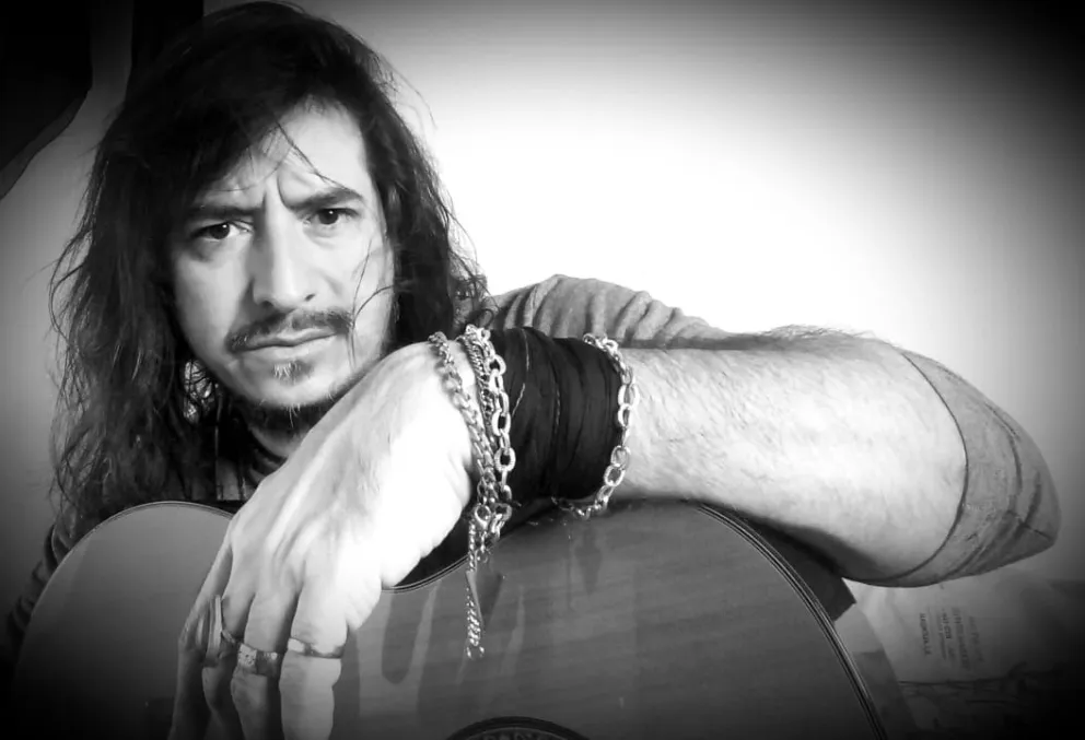 Martín Boschile sube “abrazos y besos ahora”