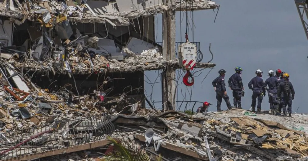 “Obedece necesariamente a algún defecto, en la fundación o en la estructura”
