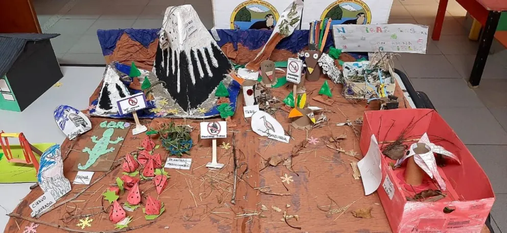 Estudiantes de la escuela Nº 343 Inayén, realizaron maquetas de sus barrios, plazas y el cerro Otto