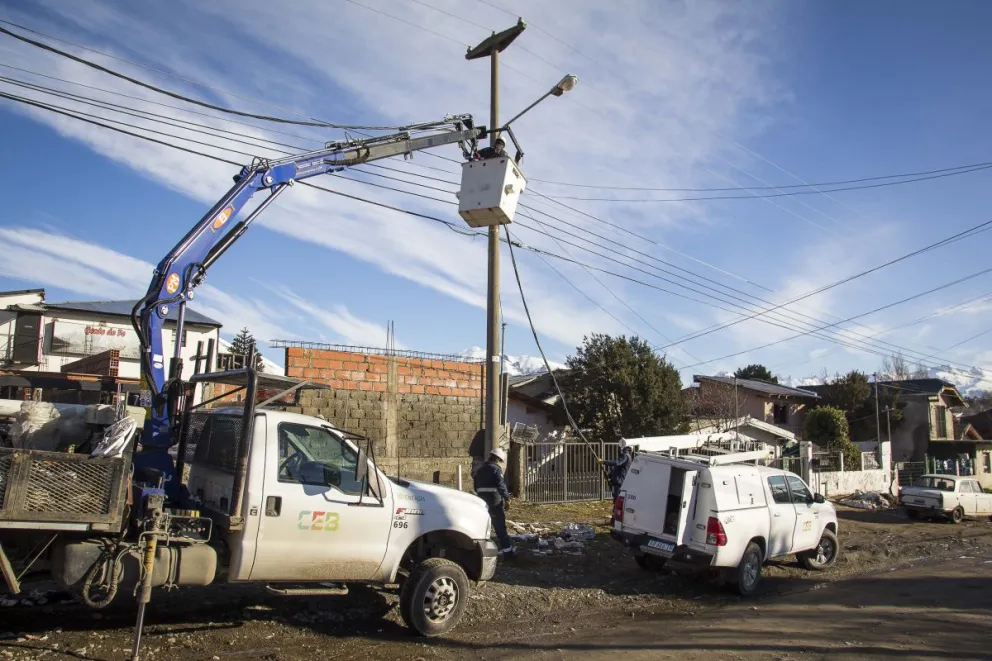 Buscan soluciones para saldar la deuda de la Comuna con la CEB