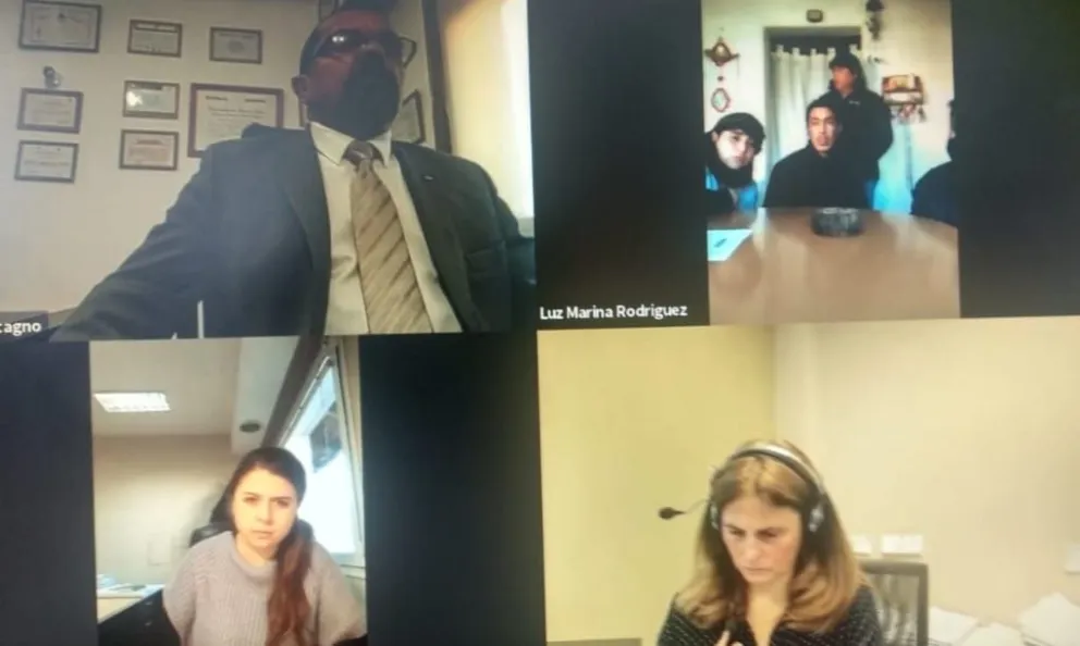 Corría con un cuchillo ensangrentado y quedó imputado por apuñalar a otro hombre