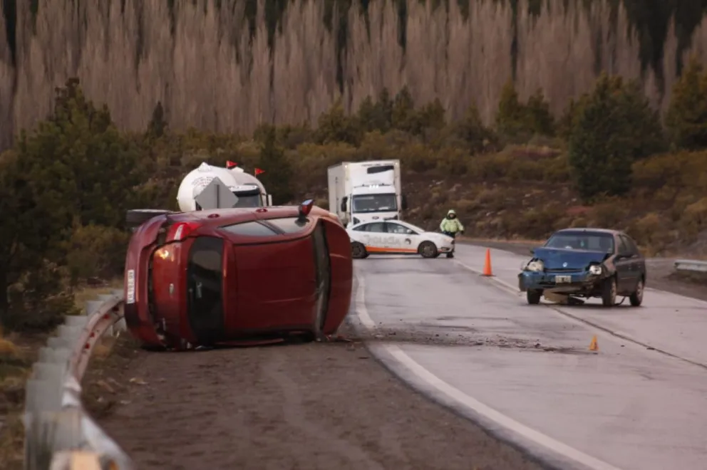 Violento choque y vuelco en la ruta de Circunvalación: una mujer sufrió heridas graves