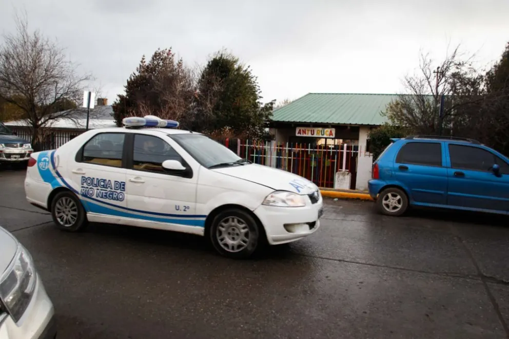 Robó elementos de la escuela Antu Ruca y los cargó en una carretilla