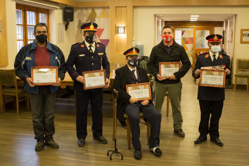 Entregaron la distinción “Enrique Linconir” a bomberos voluntarios retirados