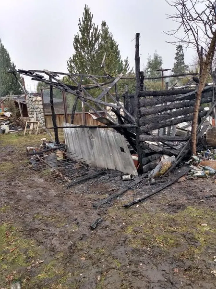 Un incendio destruyó su casa y asegura que fue una venganza por la muerte de la yegua