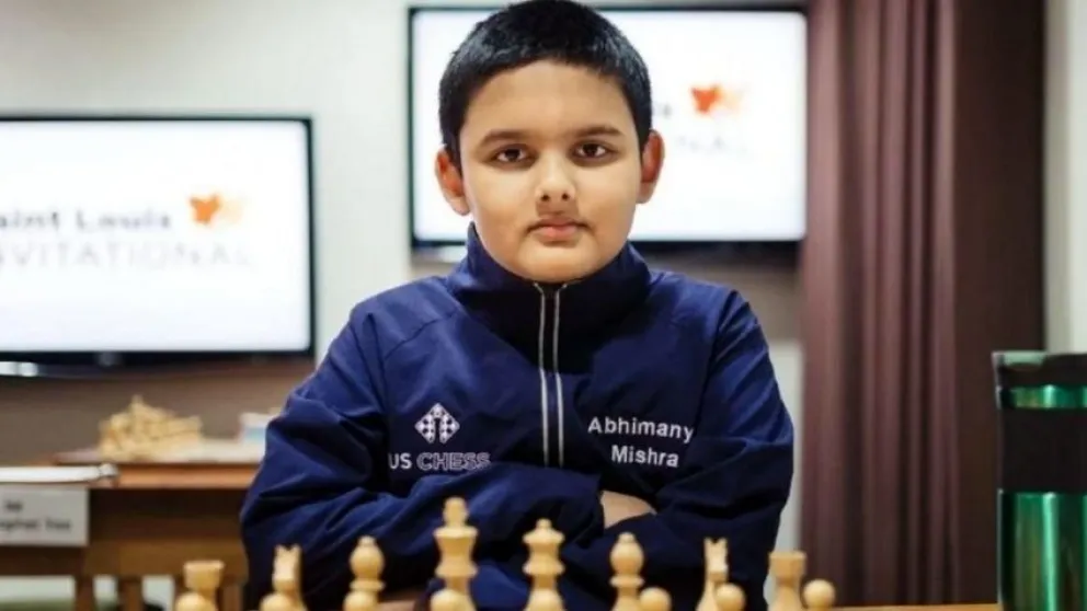 Tiene 12 años y es el Gran Maestro de ajedrez más joven de la historia
