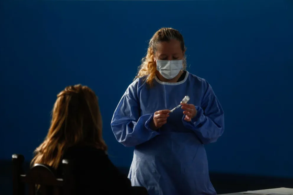 "No existe ningún peligro en que embarazadas o madres que amamantan se vacunen contra la COVID"