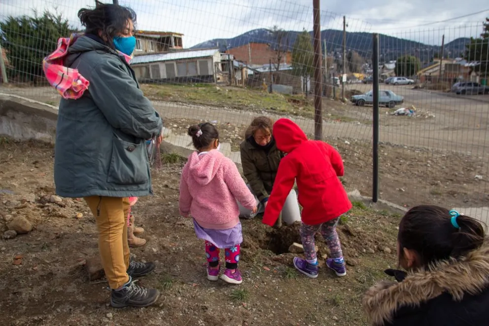 Los pequeños del Jardín Nº 34 plantaron 29 arbolitos 