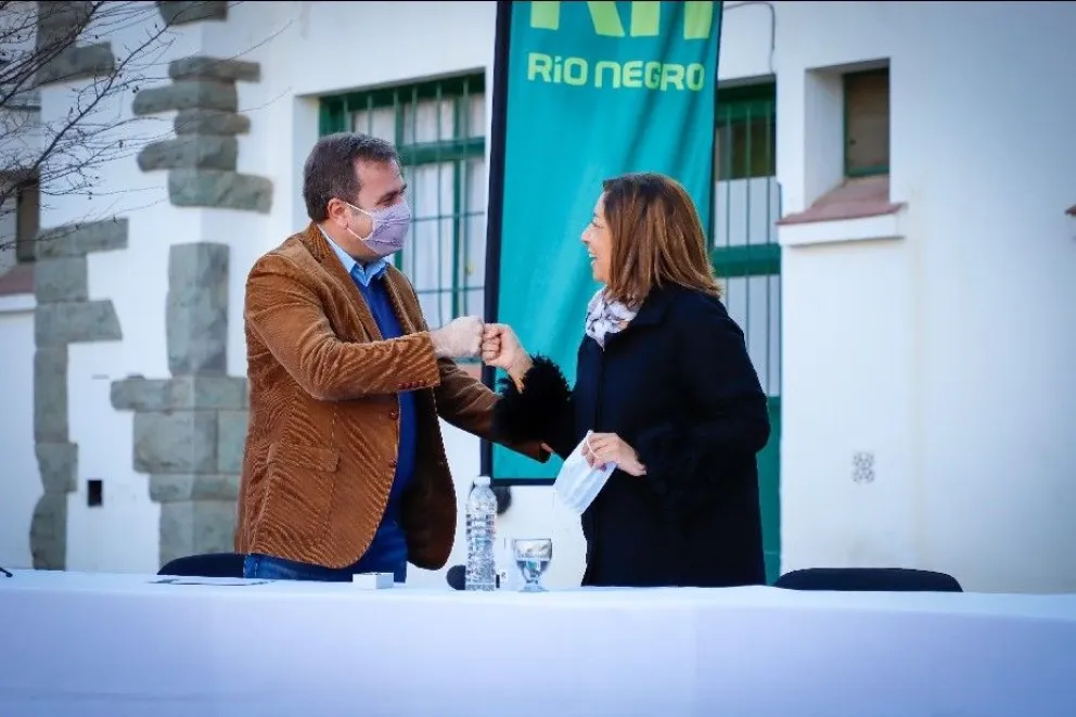 Dotarán de energía eléctrica a 212 lotes de barrios populares