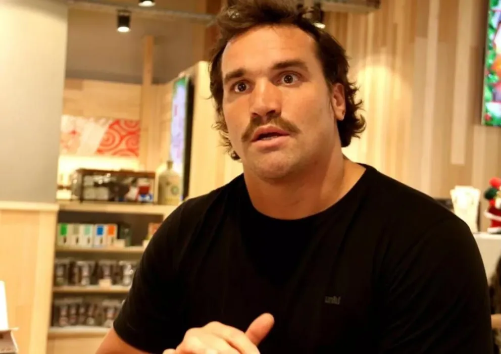 Juan Pablo Zeiss va con la cinta de capitán ante Uruguay