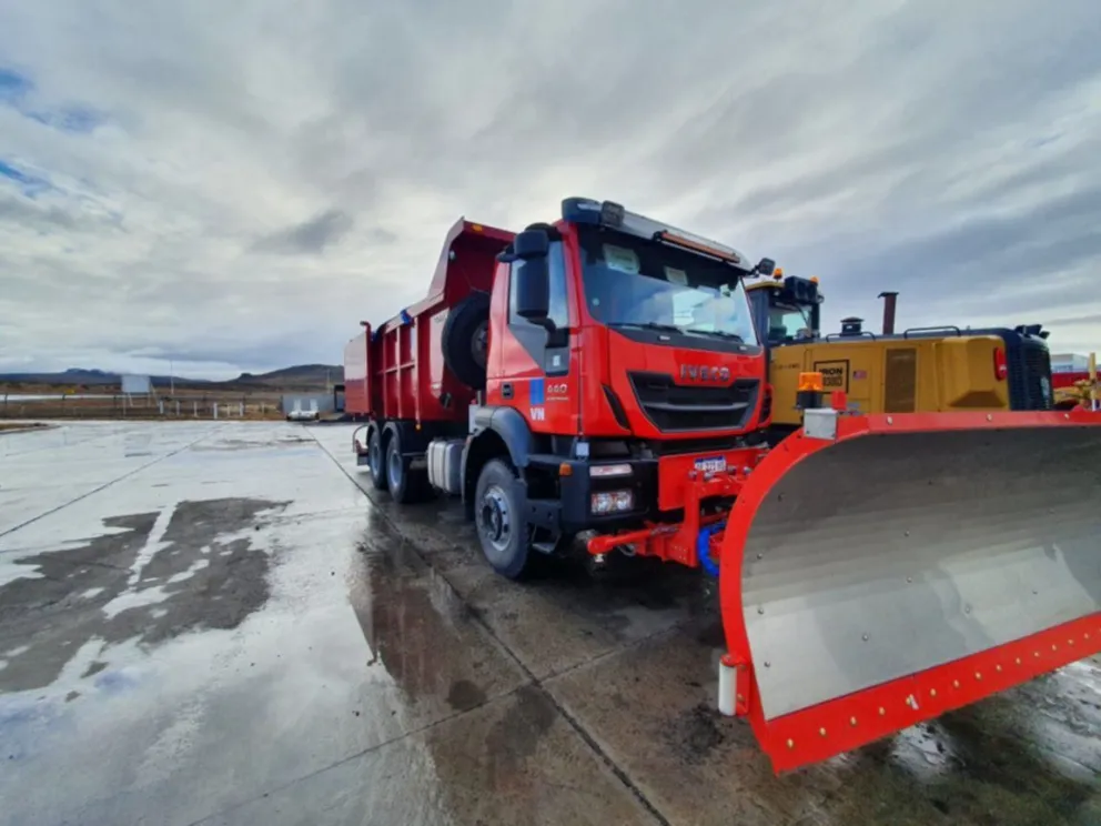 Trabajan en el mantenimiento invernal de las rutas de la región sur