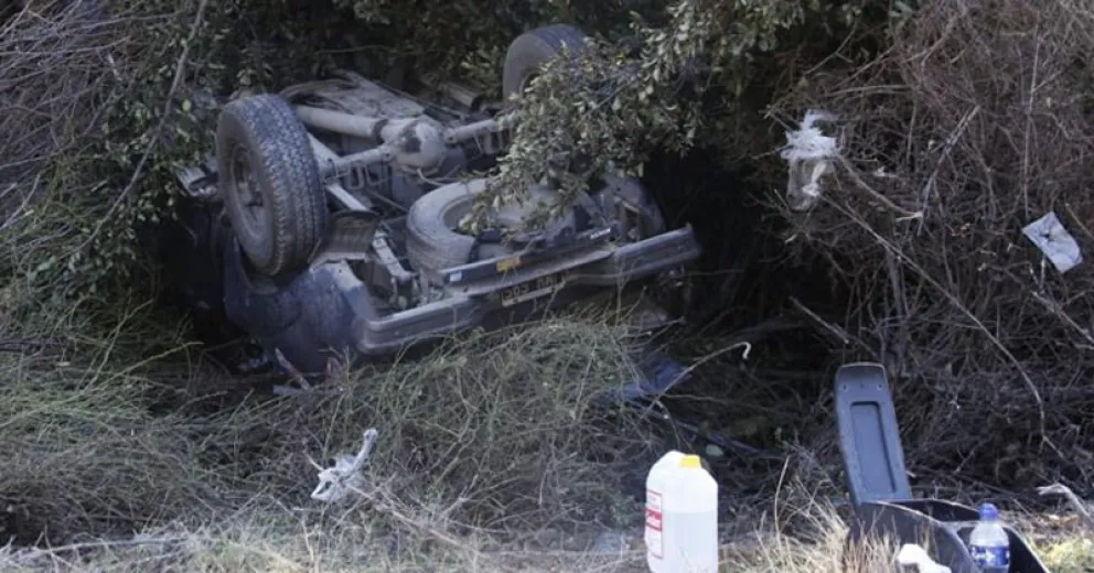 Aparatoso vuelco en Ruta 40: una pareja tuvo que ser trasladada al hospital