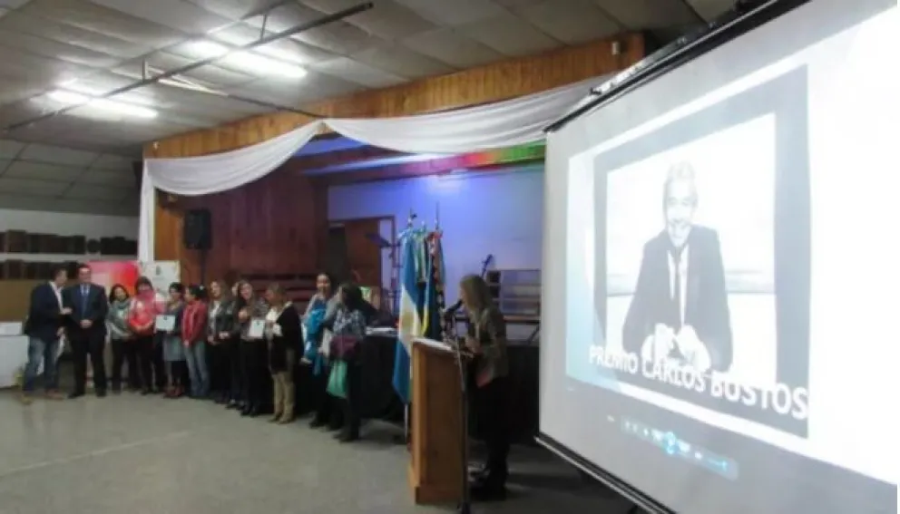 Polémica por la entrega del premio Carlos Bustos 