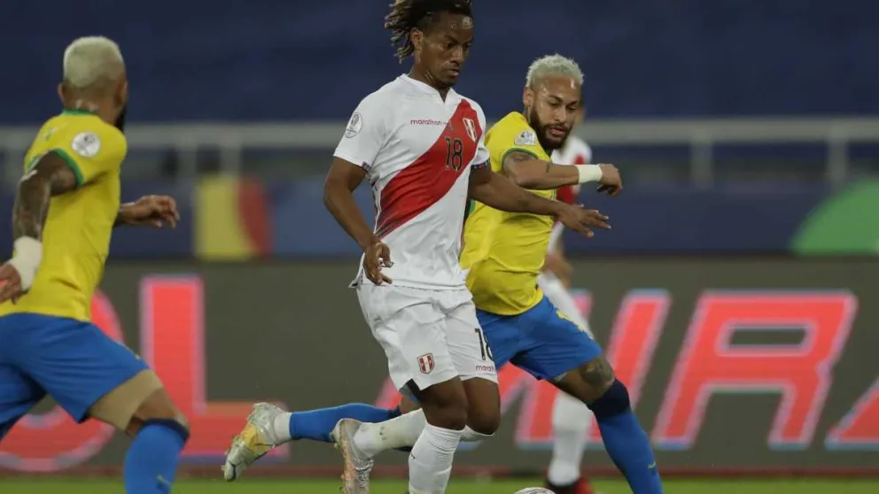 Brasil y Perú esta noche definen el primer finalista de la Copa América