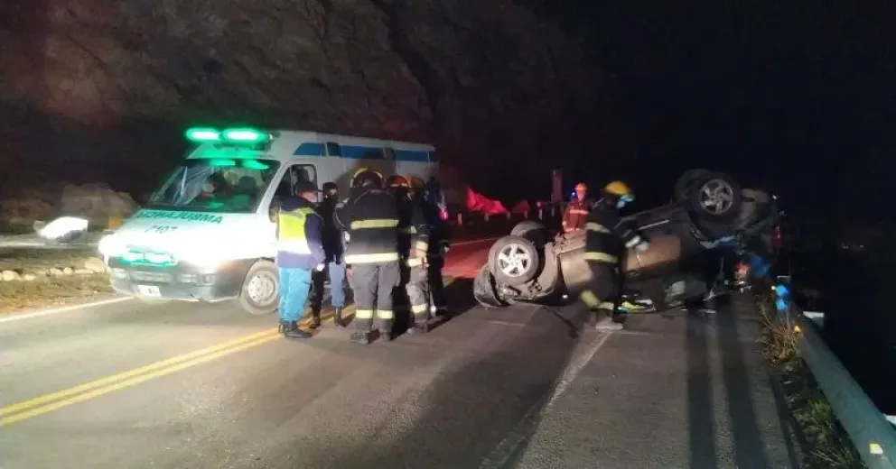 Violento vuelco en la ruta de los Siete Lagos
