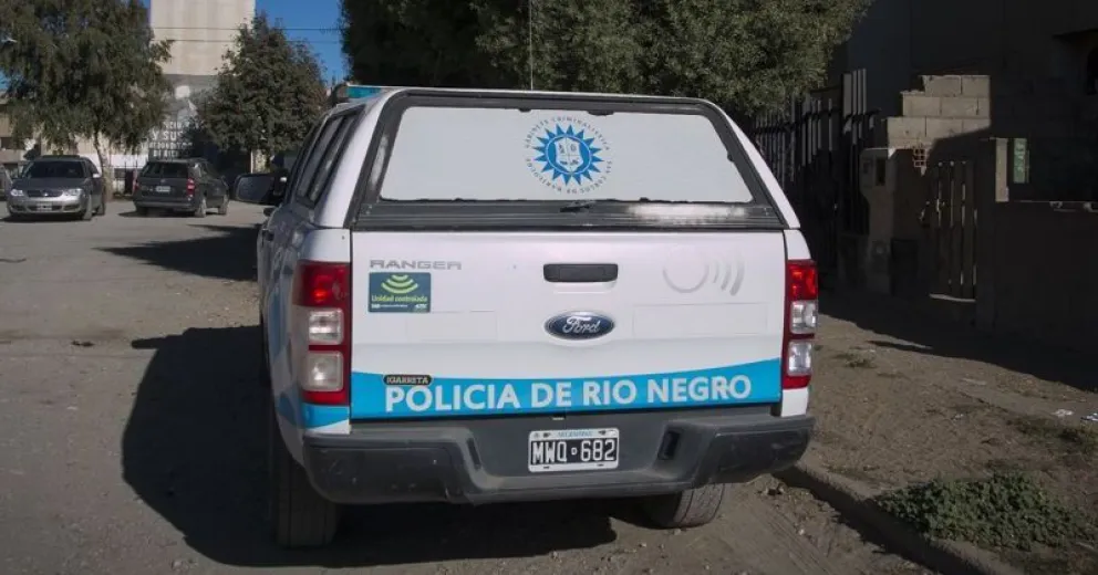 Quiso escapar tras amenazar a su expareja y embistió a un empleado policial