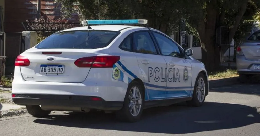 Hurtó mercadería de un comercio con un bebé de meses en brazos